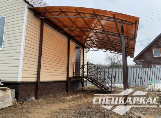 Навес из поликарбонта к дому | Примыкающий навес из поликарбоната над входом в дом №41 - фото 1371